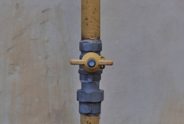Turnalı sarı gaz borusu.