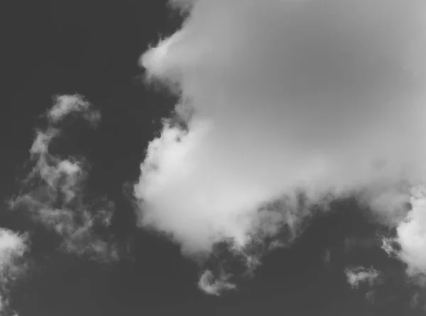 Cielo Gris Nubes Blancas Fondo Monocromo Del Cielo Las Nubes —  Fotos de Stock