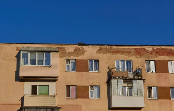 Blick Auf Ein Altes Wohnhaus Fassadenhintergrund Eines Alten Hochhauses — Stockfoto