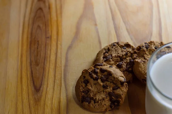 Chocolate Chip Cookies Milk Wooden Table Copy Space Area — Stock Photo, Image