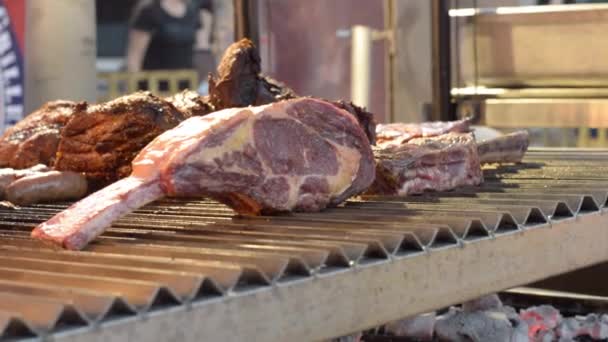 Carne Vaca Assada Com Ossos Fumados Evento Comida Rua Bbq — Vídeo de Stock