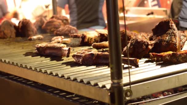 Pieczone Mięso Wołowe Wędzonymi Kośćmi Street Food Event Klasyczny Amerykański — Wideo stockowe
