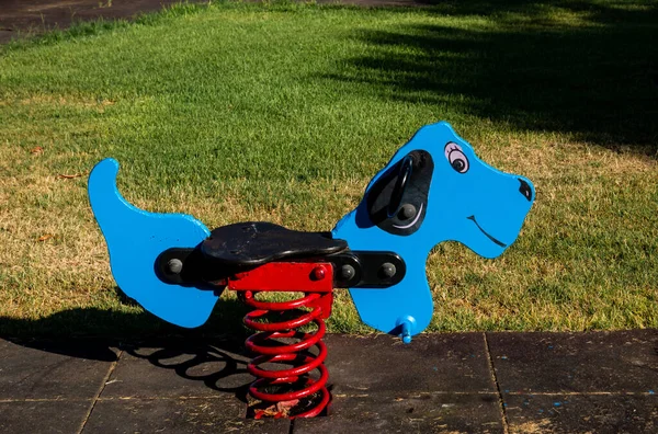 Azul Oscilación Perro Juguete Balancín Para Niños Parque Infantil — Foto de Stock