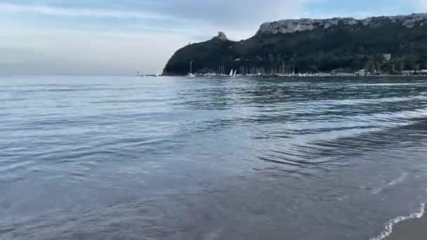 Знаменитая Селла Дель Дьяволо Кальяри Сардинии Видели Пляжа Вечерние Часы — стоковое видео