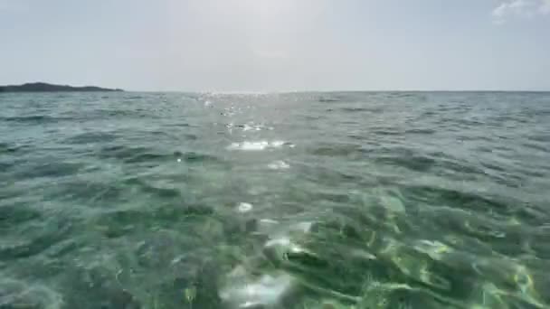 Nízký Úhel Pohledu Perspektiva Křišťálově Čisté Středomořské Moře Vody Letní — Stock video