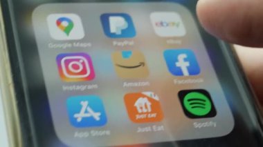 bir dokunuşla cep telefonunuzdan Instagram uygulamasını başlatın
