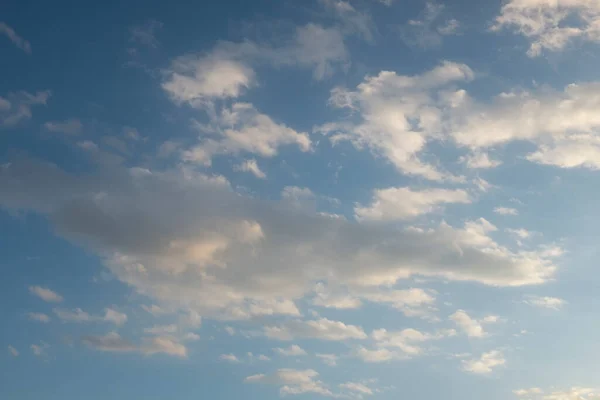 Santiago, Şili 'de fırtına sonrası bulutlar.