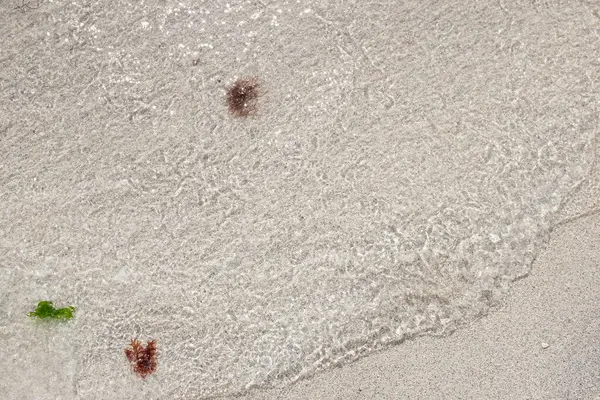 Bahia Inglesa sahilinin deniz suyu ve kumu, Caldera, Şili