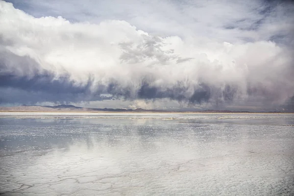 Salar de Uyuni, Bolivya 'nın yansımaları