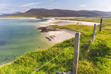 Batı Harris 'teki Seilebost plajının manzarası. Outer Hebrides 'te yaz mevsimi.
