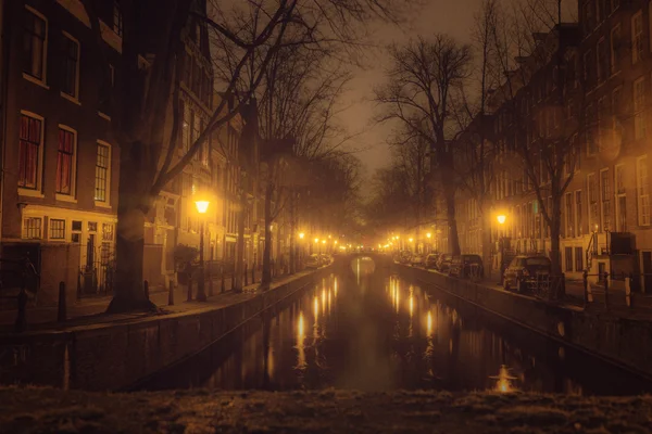 Amsterdam kanal geceleri