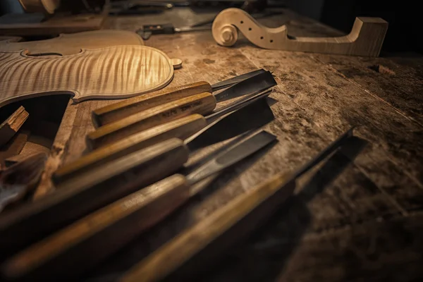 Violinmaker table — Stock Photo, Image