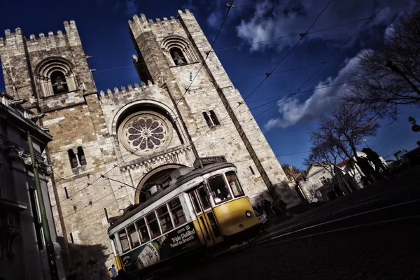 Cathédrale de Lisbonne et tramway — Photo