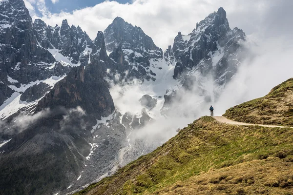 Hikers on Alps Mountain Trail — Stock Photo, Image