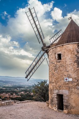 Eski taş yel değirmeni Provence, Fransa