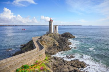 Le Phare du Petit Minou deniz feneri Atlantik kıyısında Brittany, Brest, Fransa