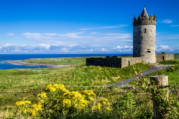 Замок Дунагор, Ирландия — стоковое фото