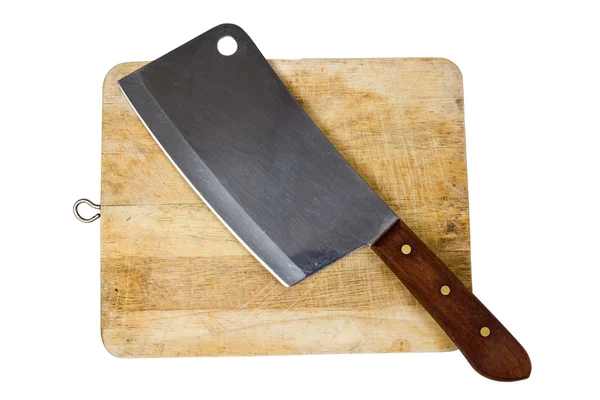 Большой нож сидит на деревянной доске, изолированной на белом — стоковое фото