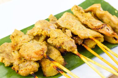 Izgara domuz ahşap masa, Tayland gıda stilini ayarla