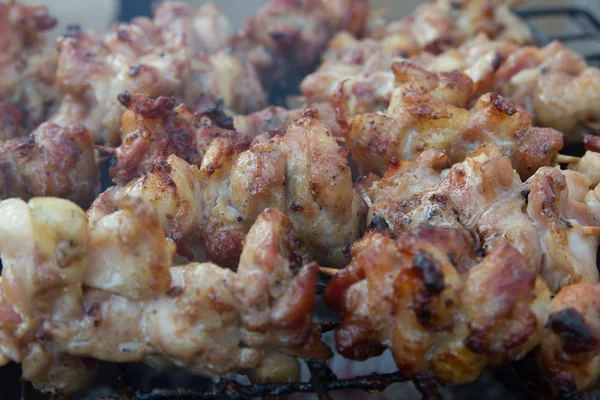 Pollo a la parrilla en carbón, comida tailandesa —  Fotos de Stock