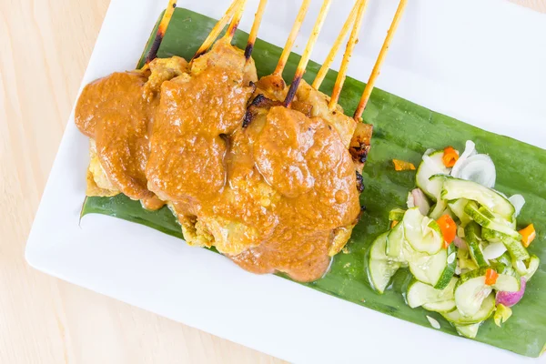 구운된 돼지고기 나무 테이블, 태국 음식 스타일에 설정 — 스톡 사진