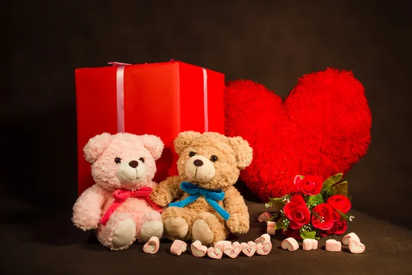 Valentinstag Hintergrund mit Herzen, Teddybär, rote Rosen, gi — Stockfoto