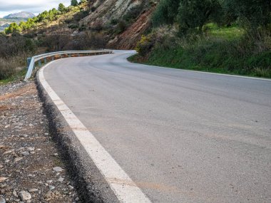 Setenil de Las Bodegas Yolu Düşük Açı Görünümü.