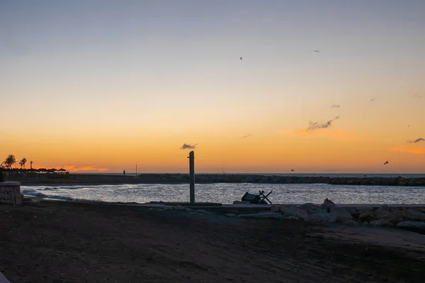 Widok Morze Kamienie Plaży Pedregalejo Zmierzchu — Zdjęcie stockowe