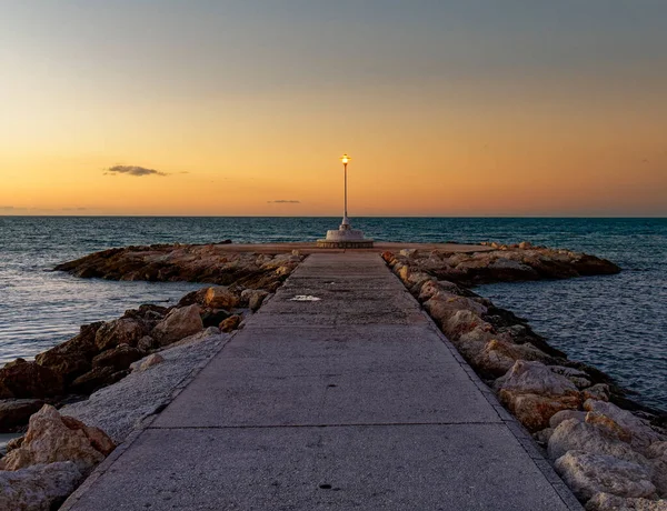 Θέα Στη Θάλασσα Και Lamppost Στην Παραλία Pedregalejo Σούρουπο — Φωτογραφία Αρχείου