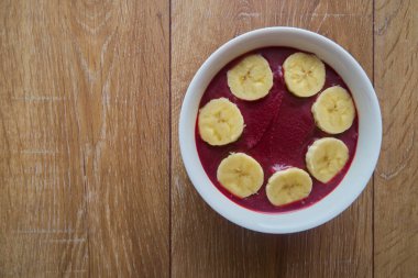 Brezilya acai Bowl 'unun muzlu ve granolalı en iyi manzarası.