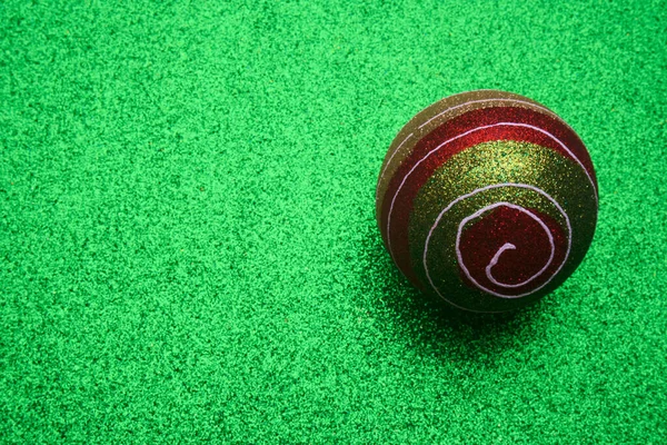 Kopya alanı ile Noel topu ve arkaplan üst görünümü