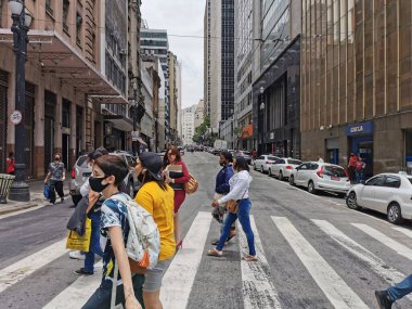 SAO PAULO, BRAZIL - 10 Kasım 2020: şehir merkezindeki Sao Joao Bulvarı 'nda yeni normal.