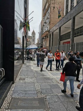 SAO PAULO, BRAZIL - 10 Kasım 2020: şehir merkezindeki Sao Joao Bulvarı 'nda yeni normal.