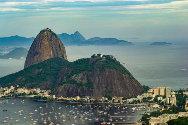 Rio de Janeiro 'daki Botafogo plajının yüksek açılı görüntüsü.