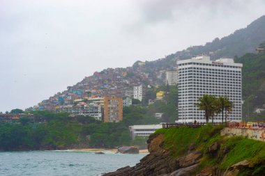 RIO DE JANEIRO, BRAZIL - 21 Kasım 2015: Rio de Janeiro 'daki Sheraton Hotel ve Vidigal Varoşları.