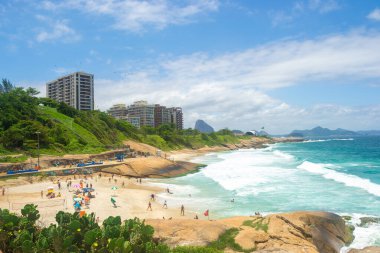 Rio de Janeiro plajları insanlarla dolu..