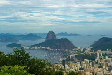 Şeker Somunu ve Botafogo Körfezi 'nin Güzel Panoramik Manzarası.