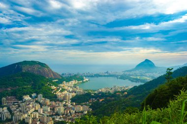 Rio de Janeiro şehrinin panoramik manzarası.