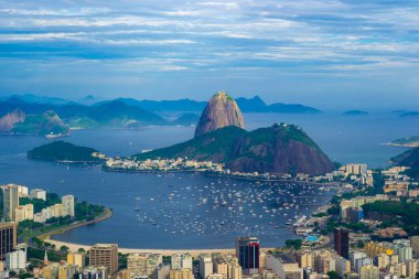 Şeker Somunu ve Botafogo Körfezi 'nin Güzel Panoramik Manzarası.