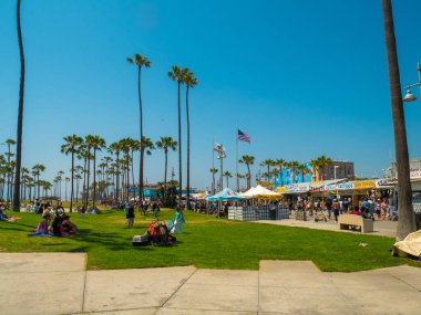 VENICE BEACH, ABD - 25 HAZİRAN 2016: Venedik Plajı 'nın yaz mevsimi manzarası.