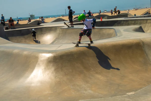 Venice Beach Junio 2016 Vista Formación Patinadores Parque Skate Venice — Foto de Stock