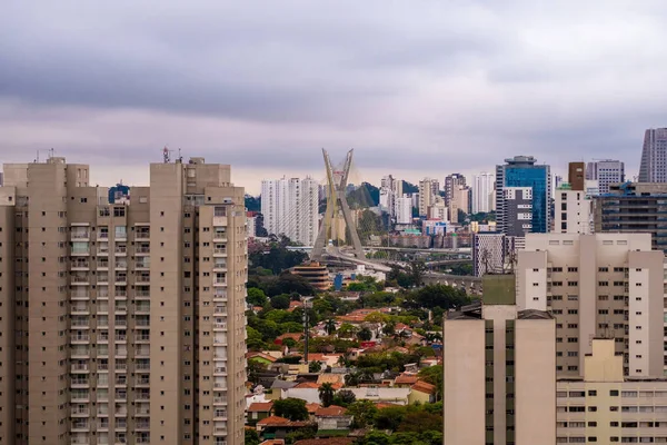 Widok Dzielnicy Brooklin Mostem Kablowym Tle Sao Paulo — Zdjęcie stockowe