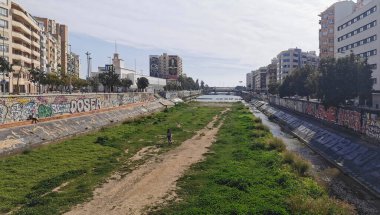 Yağmurlu bir günde Soho Malaga sokaklarının manzarası