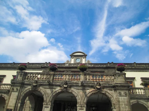 Tüm tarihi ve Meksika tarihinin mimari anısına sahip Chapultepec kalesi.