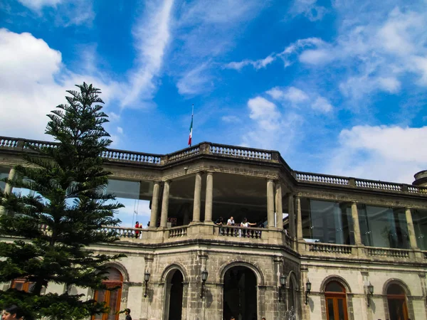 Tüm tarihi ve Meksika tarihinin mimari anısına sahip Chapultepec kalesi.