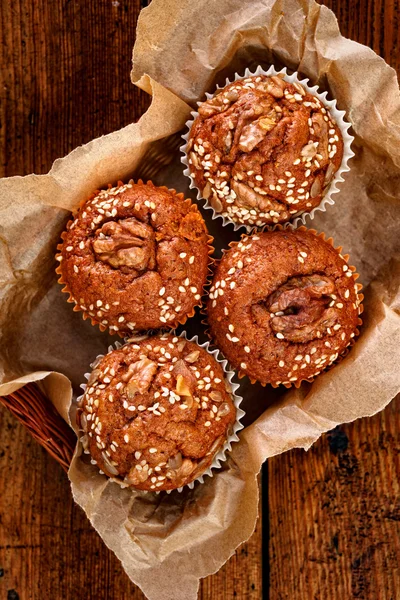 Muffins aux noix, délicieux dessert — Photo