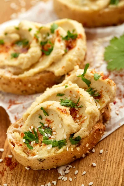 Broodjes met hummus — Stockfoto