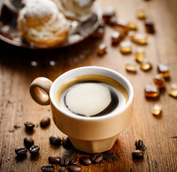 Kaffe varmt och aromatiska — Stockfoto