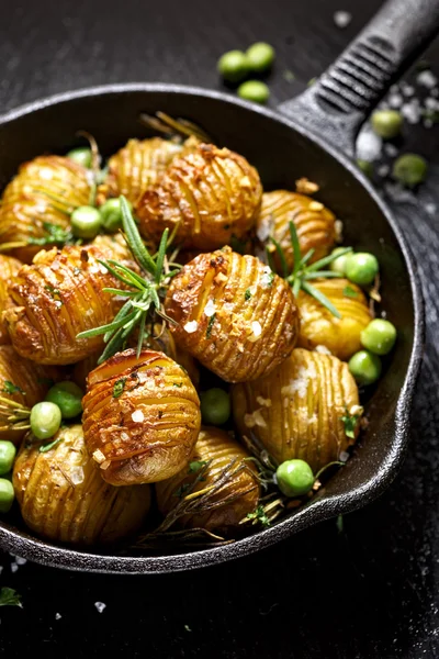 Romero y ajo asado con guisantes verdes — Foto de Stock