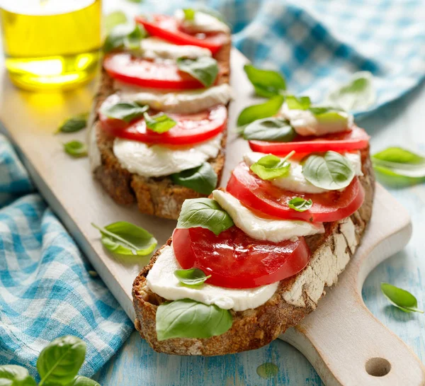 Caprese Sandwich Base Pain Levain Avec Ajout Tomates Fromage Mozzarella — Photo